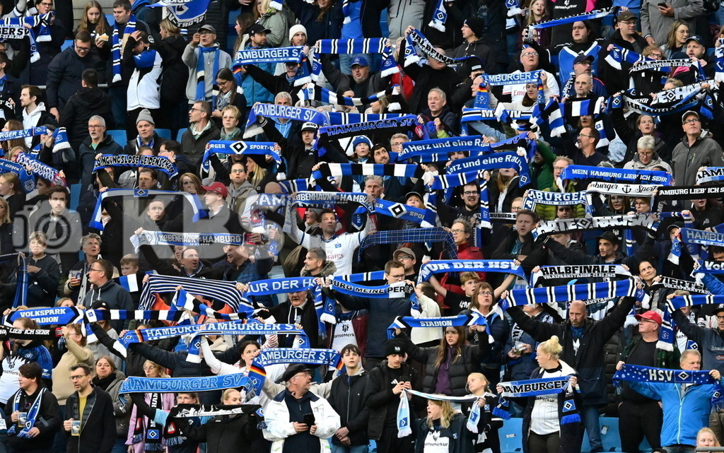 KBS Picture_HSV-Hoffenheim_Frauen_011 | HSV Fans auf der Westtribuene bei den HSV Frauen ,Sportplatz :  Volksparkstadion, - Realisiert mit Pictrs.com
