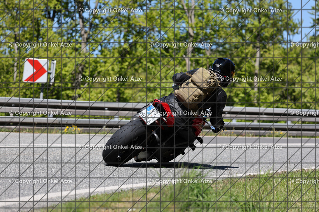IMG_9842 | Fotograf am Kyffhäuser. Onkel Atze. Kyffhäuser Rennstrecke. Café36. Motorsportfotografie. - Realisiert mit Pictrs.com