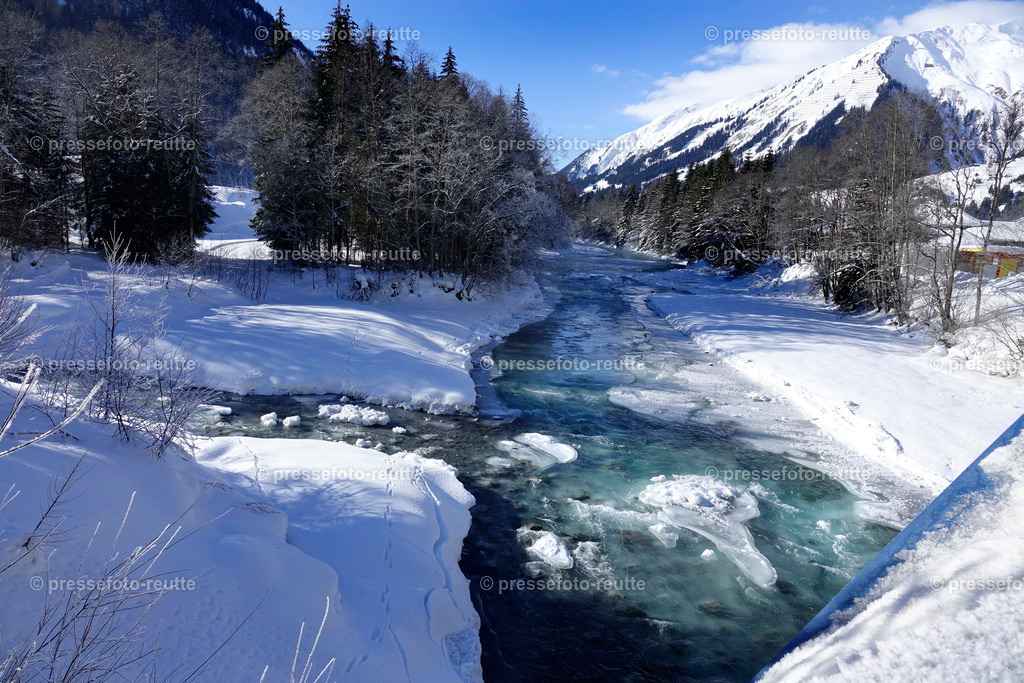 welltvi-Lechfluss-Winter_24Jan2019-Stockach_DSC2226 | Info aus dem Bezirk Reutte/Ausserfern Tirol sowie eine umfangreiche Bilddatenbank über die gesamte Region: Lechtal, Talkessel Reutte, Tannheimertal, Zwischentoren. Lech, Plansee, Zugspitze, Grenztunnel, B179, Fernpassstraße, Verkehr, Lawinen, Tradition, - Realisiert mit Pictrs.com