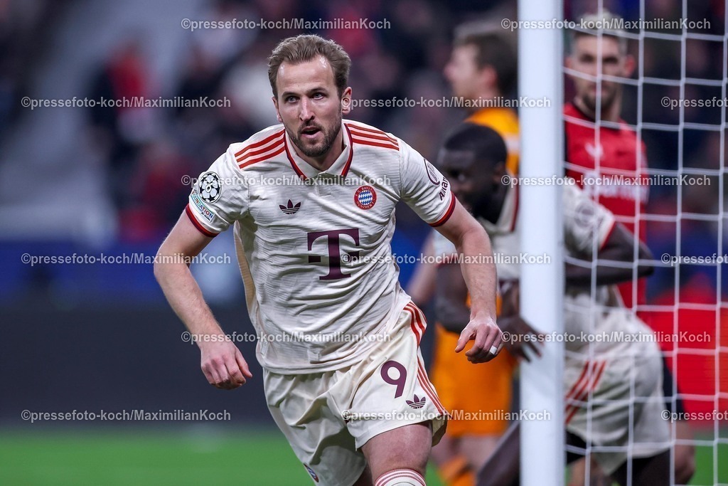 UCL11032502390 | 11.03.2025, Fußball, UEFA Champions League, Bayer 04 Leverkusen - FC Bayern München, Achtelfinale Rückspiel, BayArena, Saison 2024 2025: Torjubel nach dem 1:0 durch Torschütze Harry Kane (FC Bayern #9)DFB regulations prohibit any use of photographs as image sequences and or quasi-video.