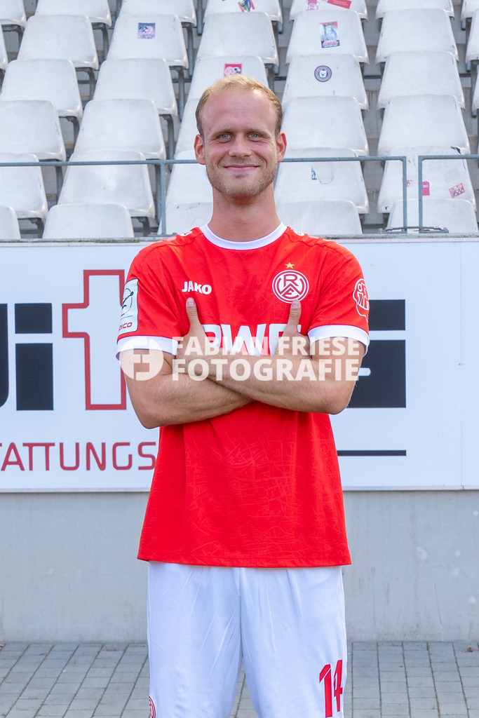 Rot-Weiss Essen; 3. Liga, Portraettermin 2026/2027, Foto: Eibner-Pressefoto/Fabian Friese | Lucas Brumme (Rot-Weiss Essen, #14),Rot-Weiss Essen; 3. Liga, Portraettermin 2026/2027, Foto: Eibner-Pressefoto/Fabian Friese - Realisiert mit Pictrs.com