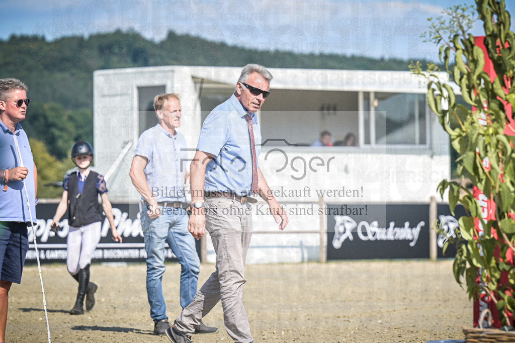 DOS_0001 | Entdecke hochwertige Reitturnierfotos von Foto Oger. Professionell, emotional und authentisch – jetzt Lieblingsmomente im Shop bestellen.Deutschlandweite Turnierfotografie. - Realisiert mit Pictrs.com