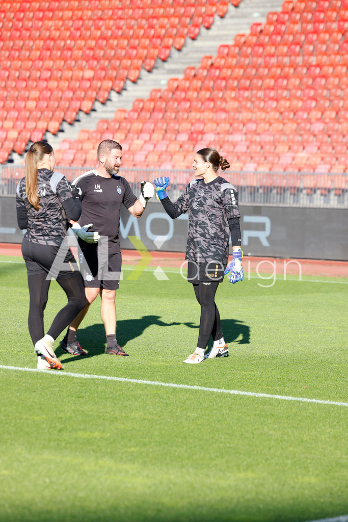 GC Zürich vs FC Zürich - AXA Women’s Super League Playoffs - Stadion Letzigrund | LAUREN KOZAL of Grasshopper Club Zürich and YARA ZWYSSIG of Grasshopper Club Zürich before the AXA Women’s Super League Playoffs quarter-final second leg between GC Zürich and FC Zürich at Stadion Letzigrund, Zurich, Switzerland. - Realisiert mit Pictrs.com