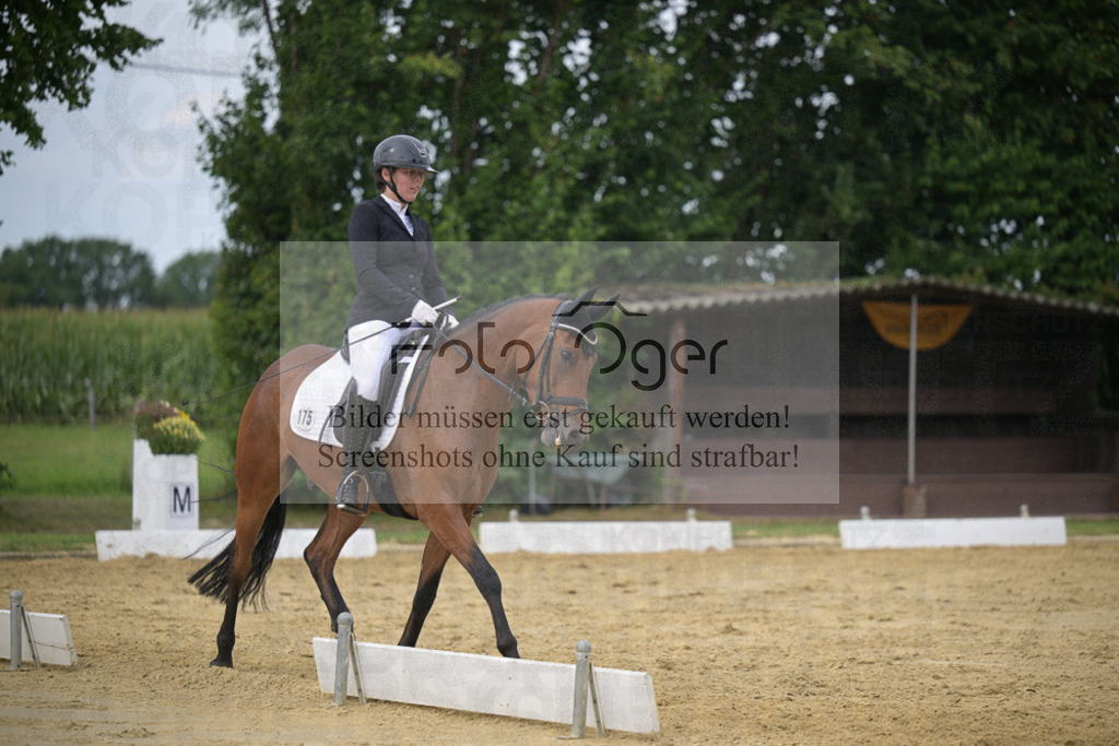 DOS_7415 | Entdecke hochwertige Reitturnierfotos von Foto Oger. Professionell, emotional und authentisch – jetzt Lieblingsmomente im Shop bestellen.Deutschlandweite Turnierfotografie. - Realisiert mit Pictrs.com