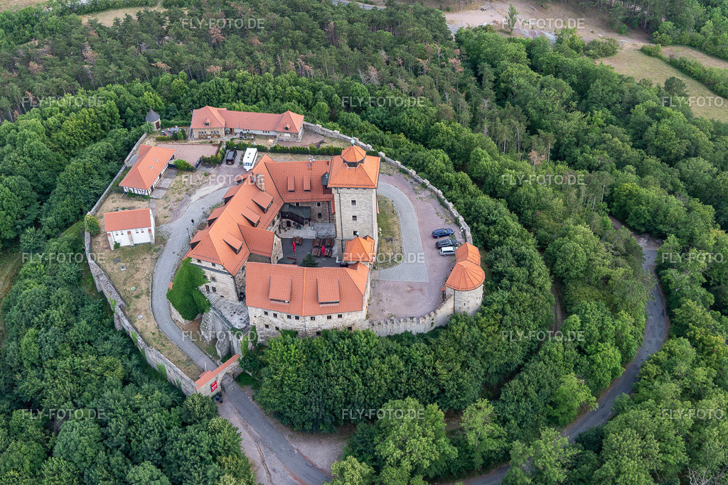 Veste Wachsenburg | Luftbild: Veste Wachsenburg im Ortsteil Holzhausen in Amt Wachsenburg im Bundesland Thüringen in Deutschland. Foto: IMG_116071.jpg vom 10.07.2019 durch Werner Riehm/FLY-FOTO.de - Realisiert mit Pictrs.com