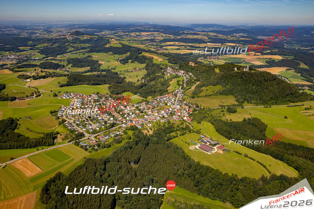 Das Luftbild zeigt : Rechberg Schwäbisch Gmünd - Die Luftaufnahme wurde 2024 vom UL-Flugzeug aus erstellt ( keine Drohne ) - Hochauflösende Luftaufnahme - Für grossformatige Ausdrucke geeignet. Die Geschenkidee !Mit Lizenz und Bildrechte bestellbar
