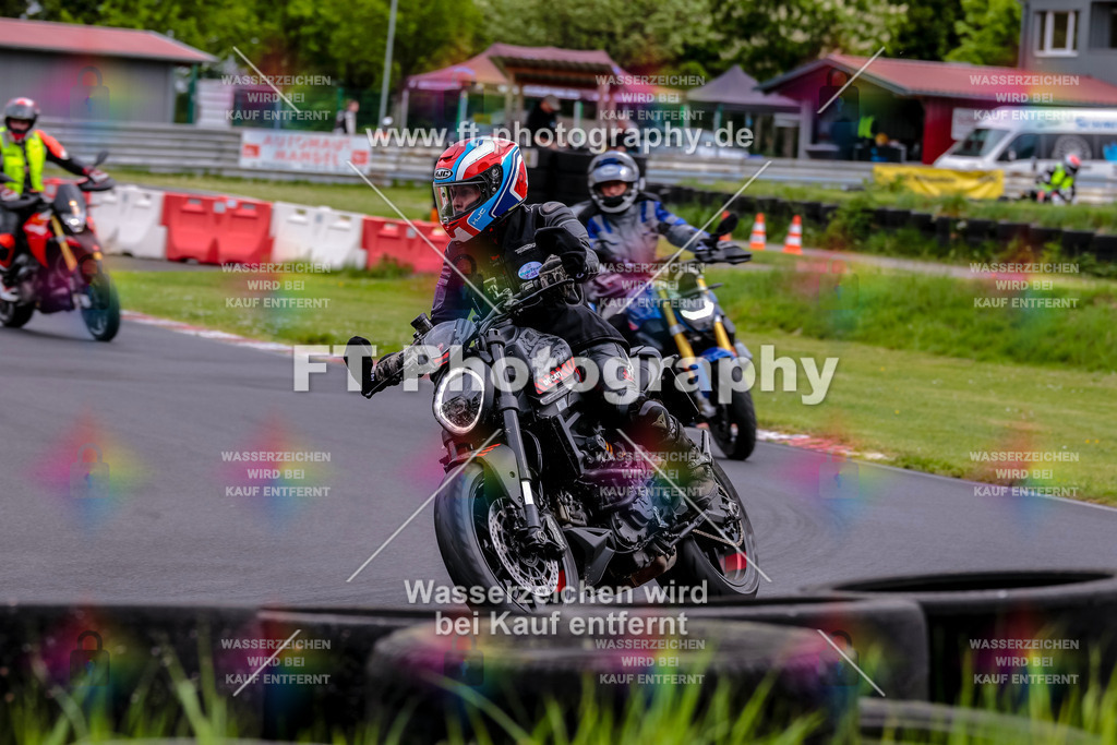 MotoTeamVBK-20583 | Hier findet Ihr Bilder von Touristenfahrten auf der Nürburgring Nordschleife oder von anderen Veranstaltungen die ich besucht habe. Viel Spass beim Durch Schauen 