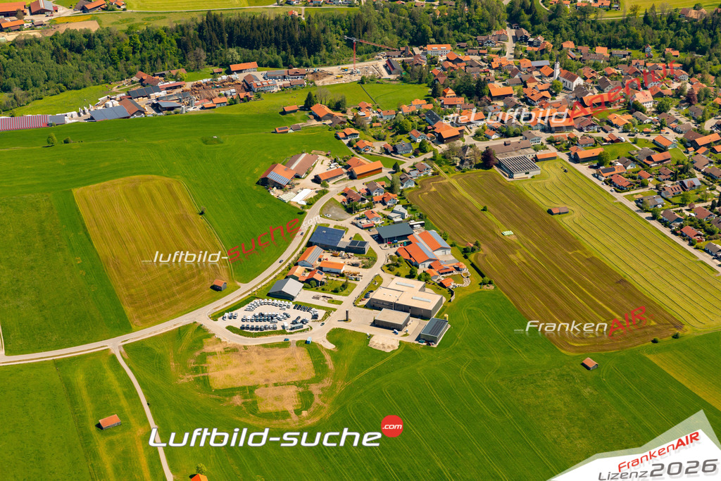 Das Luftbild zeigt :  Görisried - Die Luftaufnahme wurde 2024 vom UL-Flugzeug aus erstellt ( keine Drohne ) - Hochauflösende Luftaufnahme - Für grossformatige Ausdrucke geeignet. Die Geschenkidee !Mit Lizenz und Bildrechte bestellbar