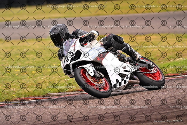25bt02-0184 | markuskiefer.com - Realisiert mit Pictrs.com