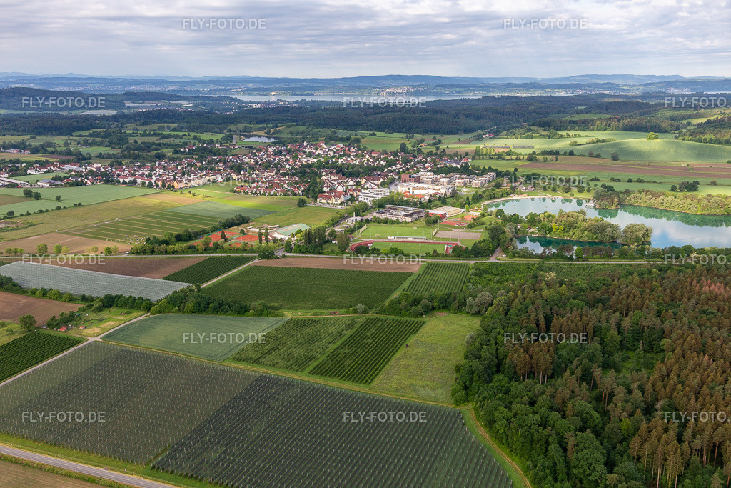 Mimmenhausen am Schlosssee www.salem-baden.de | Luftbild: Mimmenhausen am Schlosssee www.salem-baden.de im Ortsteil Mimmenhausen in Salem im Bundesland Baden-Württemberg in Deutschland. Foto: IMG_132022.jpg vom 26.05.2022 durch ©2025 Werner Riehm fly-foto.de/copyright - Realisiert mit Pictrs.com