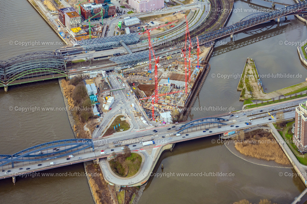 Hamburg_Elbbrücken_Elbtower_Baustelle_ELS_2941040223 | HAMBURG 04.02.2023 Baustelle zum Neubau des Hochhaus- Gebäudekomplexes " Elbtower " an der Zweibrückenstraße zwischen Oberhafenkanal und Norderelbe im Ortsteil HafenCity in Hamburg, Deutschland. Weiterführende Informationen bei: Adolf Lupp GmbH + Co KG,  Akustik-Ingenieurbüro Moll GmbH,  BTB Betontechnik GmbH,  David Chipperfield Architects - Gesellschaft von Architekten mbH,  Ed. Züblin AG,  Implenia AG,  LV Baumanagement AG,  NOBU HOTELS CORPORATE OFFICE,  SIGNA HOLDING GMBH. // Construction site for new high-rise building complex " Elbtower " on Zweibrueckenstrasse between Oberhafenkanal and Norderelbe in the district HafenCity in Hamburg, Germany. Further information at: Adolf Lupp GmbH + Co KG,  Akustik-Ingenieurbuero Moll GmbH,  BTB Betontechnik GmbH,  David Chipperfield Architects - Gesellschaft von Architekten mbH,  Ed. Zueblin AG,  Implenia AG,  LV Baumanagement AG,  NOBU HOTELS CORPORATE OFFICE,  SIGNA HOLDING GMBH. Foto: Martin Elsen
