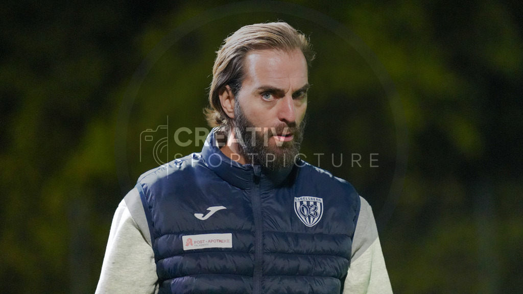 Fußball, Herren, Saison 2025/2026, Regionalliga Nordost, 13. Spieltag, FSV 63 Luckenwalde vs. SV Babelsberg 03, Freitag 24.10.2025, Werner-Seelenbinder-Stadion Luckenwalde, | Fußball, Herren, Saison 2025/2026, Regionalliga Nordost, 13. Spieltag, FSV 63 Luckenwalde vs. SV Babelsberg 03, Freitag 24.10.2025, Werner-Seelenbinder-Stadion Luckenwalde, Im Bild: Ronny Ermel (Trainer Babelsberg) - Realisiert mit Pictrs.com