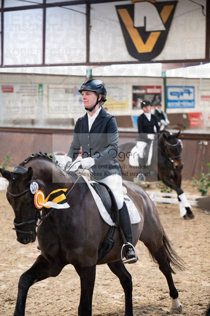 Hallenreittunier Voxtrup 2023 | Entdecke hochwertige Reitturnierfotos von Foto Oger. Professionell, emotional und authentisch – jetzt Lieblingsmomente im Shop bestellen.Deutschlandweite Turnierfotografie. - Realisiert mit Pictrs.com