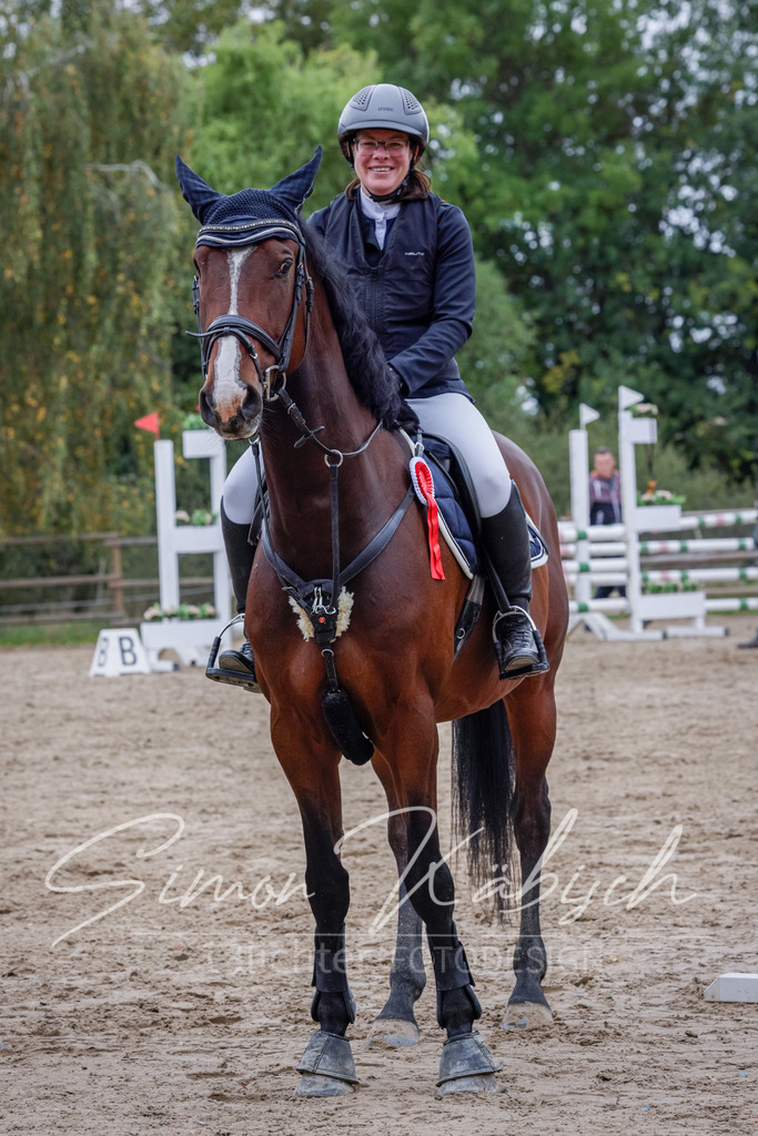 20251012-_3LI4743 | Tierfotografie Pferde, Hunde, Katzen, Haustiere.
Turnierfotografie Reitturniere, Reiten, Springreiten, Dressur in Hanau, dem Main-Kinzig-Kreis und dem Rhein-Main- Gebiet um Frankfurt