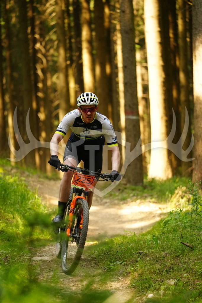 FC102784 | Fotogalerie der Treibjagd im Dunkelwald - Dein MTB Etappenrennen im Erzgebirge - Realisiert mit Pictrs.com