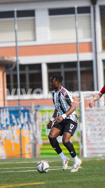 juv_lut_fmachado-0166 | Images from the Juniors B match between Juventus Academy and FC Lutry, played on 18 March 2026 in Lutry, Switzerland, featuring players, coaching staff and match action throughout the game.