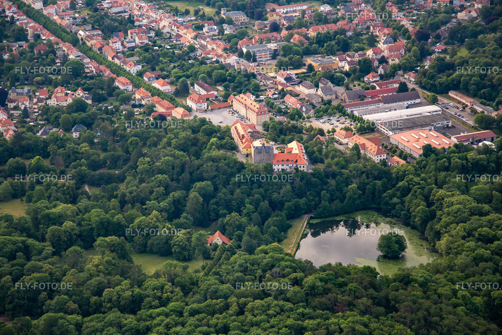 Schlossteich, Schloss und Schlosspark Ballenstedt e.V. https://www.ballenstedt.de | Luftbild: Schlossteich, Schloss und Schlosspark Ballenstedt e.V. https://www.ballenstedt.de in Ballenstedt im Bundesland Sachsen-Anhalt in Deutschland. Foto: IMG_136378.jpg vom 16.06.2023 durch ©2025 Werner Riehm fly-foto.de/copyright - Realisiert mit Pictrs.com
