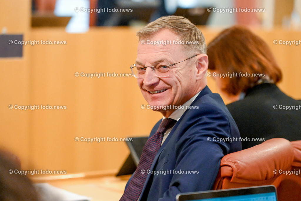 Landhaus Linz_ Promenade_ Landtagssitzung_ 20.04.2023-39 | 20.04.2023, Landhaus Linz AUT, Promenade, Landtagssitzung, im Bild LH Thomas Stelzer (VP)
