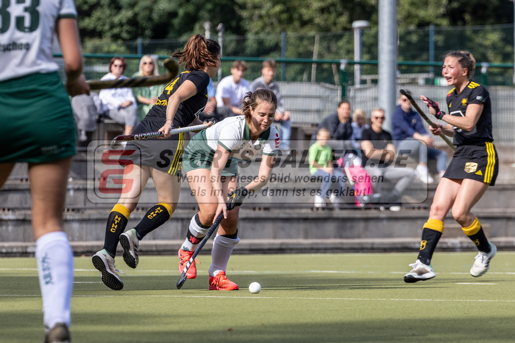 MJ_01.10.2023_F_UHTC-HTHC-25 | Lara Birkner (Uhlenhorst Mülheim #4), Uhlenhorst Mülheim - Harvestehuder THC am 1.10.2023 im Waldstadion, Mülheim a. d. Ruhr