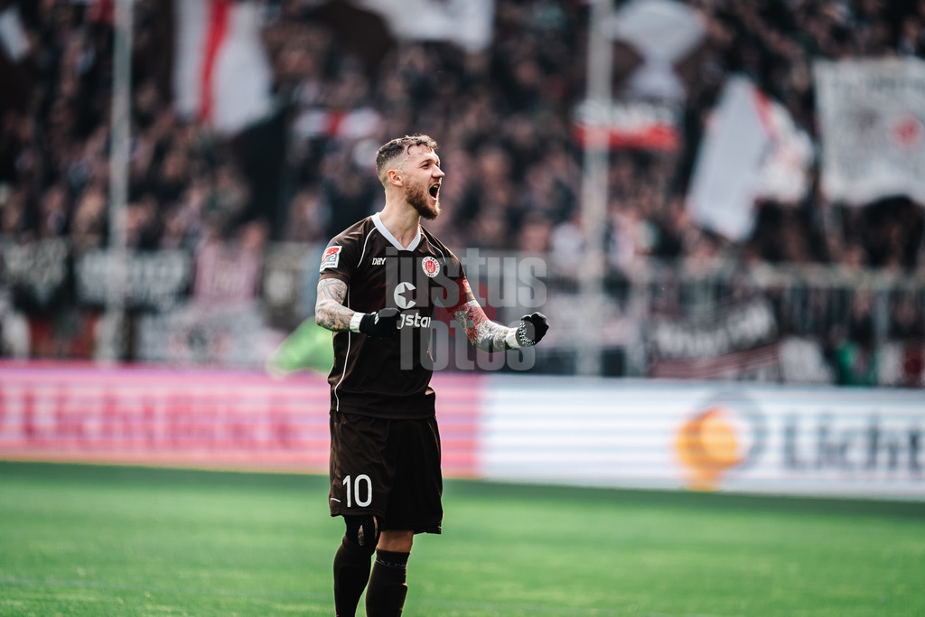 Fußball | Männer | Saison 2023/2024 | 2. Fußball-Bundesliga | 27. Spieltag | FC St. Pauli vs. SC Paderborn 07 | 31.03.2024 | sportfotografie mit justus stegemann