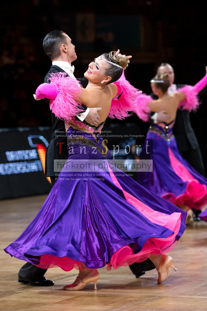 20241109_DM-Formationen_Vorrunde_2468 | Tanzsportbilder, Standardtanz, Lateintanz, WDSF, DTV, LTVB, dancecomp, goc, hessen tanzt, blaues band der spree, walzer, tango, wiener walzer, slowfox, quickstepp, samba, rumba, cha-cha-cha, paso doble. jive, hd-kroft photography, turniertanzsport