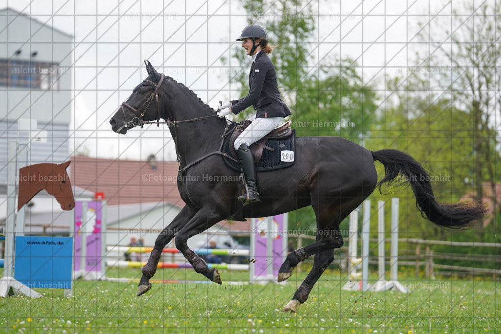 20240509-FAH02601 | Turnierbilder der Turnierfotografen Bayern, Pferdesport Fotografie, Reitsportbilder, Turnier Landberg am Lech, Turnierbilder bayern, Fotoagentur Herrmann