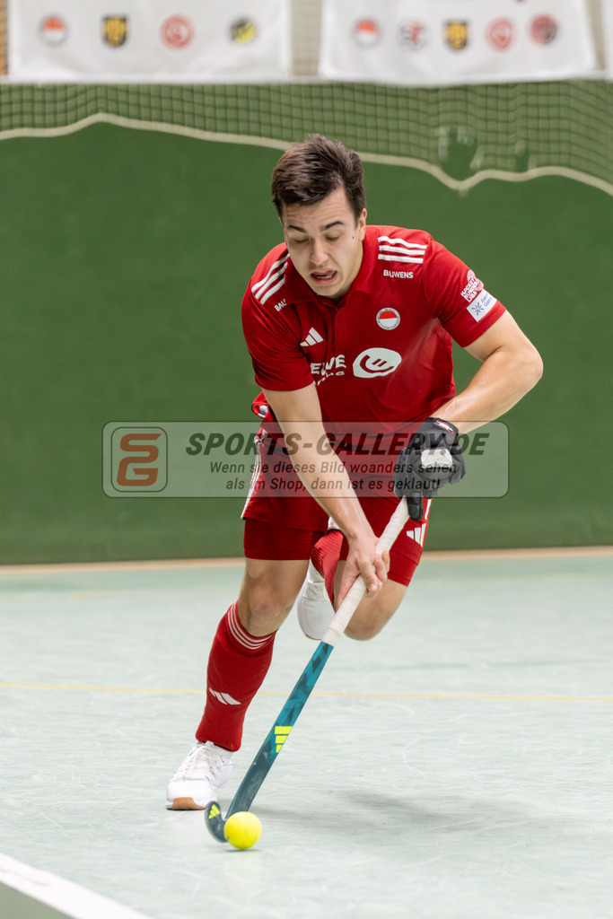 SFE_20251213_0104 | Köln, Deutschland, 13.12.2025:  Hockey 1. Bundesliga Herren Rot-Weiss - DSD Düsseldorf im KTHC Stadion Rot-Weiss Köln Tennis and Hockey Club am 13.12.2025 in Köln, Deutschland. (Foto von Fehrmann)Köln, Germany, 13.12.2025: Hockey 1. Bundesliga Herren Rot-Weiss - DSD Düsseldorf in KTHC Stadion Rot-Weiss Köln Tennis and Hockey Club at 13.12.2025 in Köln, Deutschland. (Foto from Fehrmann)