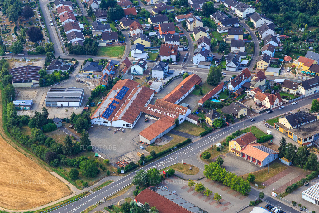 Luftbild: Schnorr Keramik in Rheinzabern im Bundesland Rheinland-Pfalz in Deutschland. Foto: IMG_108960.jpg vom 15.07.2018 durch Werner Riehm/FLY-FOTO.deSchnorr Keramik