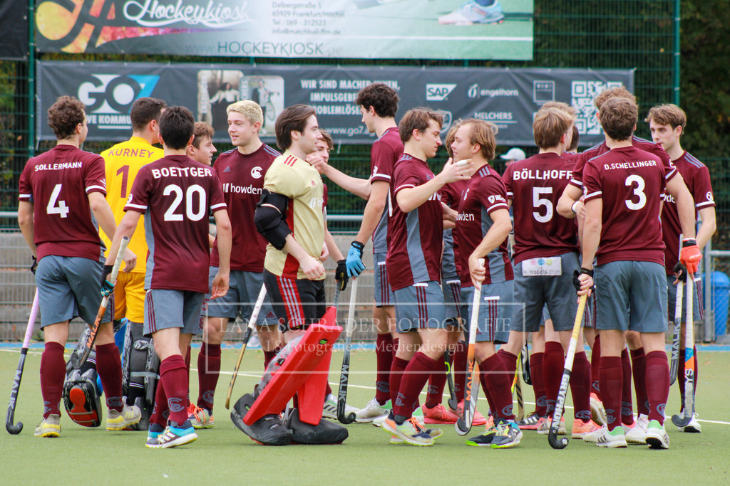 Münchner Herren im Kreis , Mannheimer HC - Münchner Sportclub , Saison 2022/2023 | lanaschraderfotografie - Realisiert mit Pictrs.com