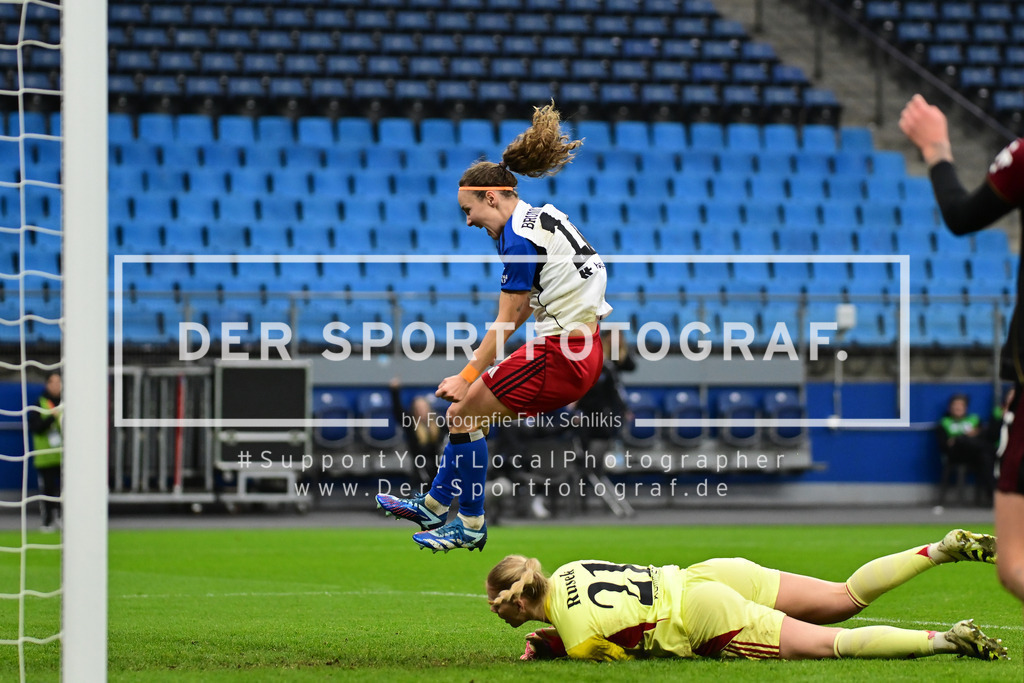 Fußball I Frauen I Saison 2025-2026 I Bundesliga I 10. Spieltag I Hamburger SV - 1. FC Nürnberg I 45047 | Jubel, Begeisterung, Enthusiasmus, Euphorie, Freude, Glücksgefühl, Heiterkeit bei: Melanie Brunnthaler (11, Hamburger SV) - Realized with Pictrs.com
