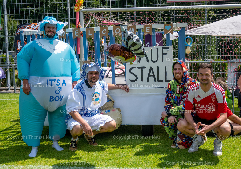 DSC_6227 | bli, Wintrerkasten ,Scheeserennen 2025, , Der wilde Sauf Stall,  Bild: Thomas Neu