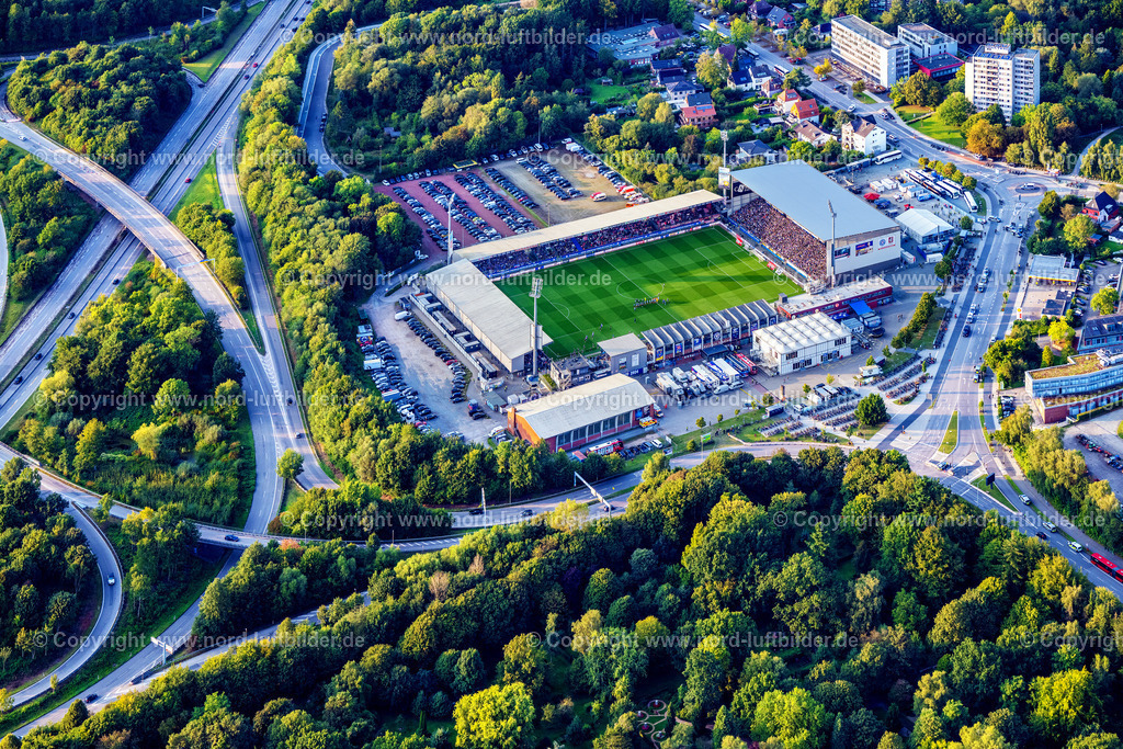 Kiel Holstein Kiel gegen Bayern München_ELS_6445140924 | Luftbilder aus Norddeutschland. Die große Luftbild Bilddatenbank von Sylt, Amrum, Föhr, Büsum, Cuxhaven, Hamburg, Bremen, Bremerhaven, Cuxhaven, Langeoog, Norderney, Borkum, Emden, Nordsee, Ostsee, Flensburg, Kiel, Stralsund, Rostock, Darß, Rügen, Usedom