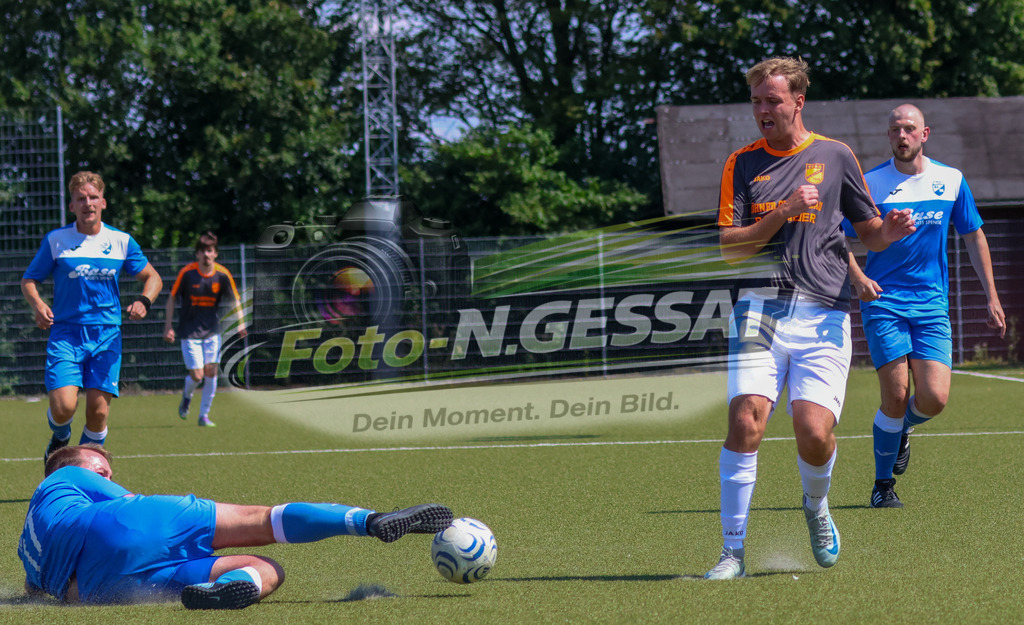 TuS Bardüttingdorf - TuRa Löhne | Auf dem Bild zu sehen: blau TuS Bardüttingdorf: Lasse Wallbrink ; grau TuRa Löhne: Kevin Hamelmann TuS Bardüttingdorf, TuRa Löhne, Saison 26/27, Kreispokal - Realisiert mit Pictrs.com