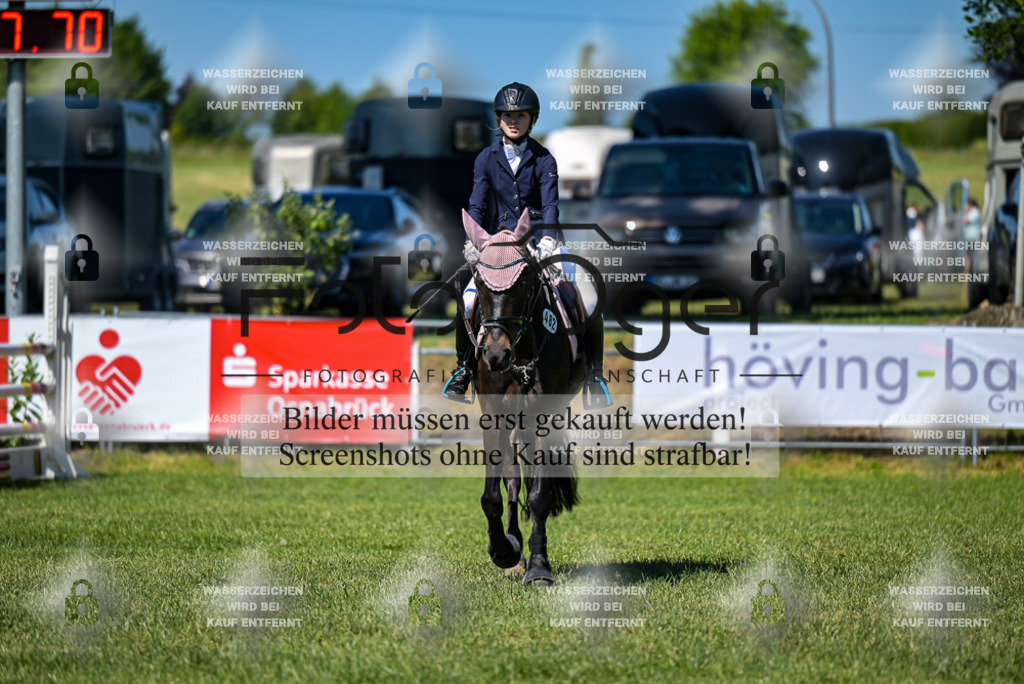 20230610-DOS_2184 | Entdecke hochwertige Reitturnierfotos von Foto Oger. Professionell, emotional und authentisch – jetzt Lieblingsmomente im Shop bestellen.Deutschlandweite Turnierfotografie. - Realisiert mit Pictrs.com
