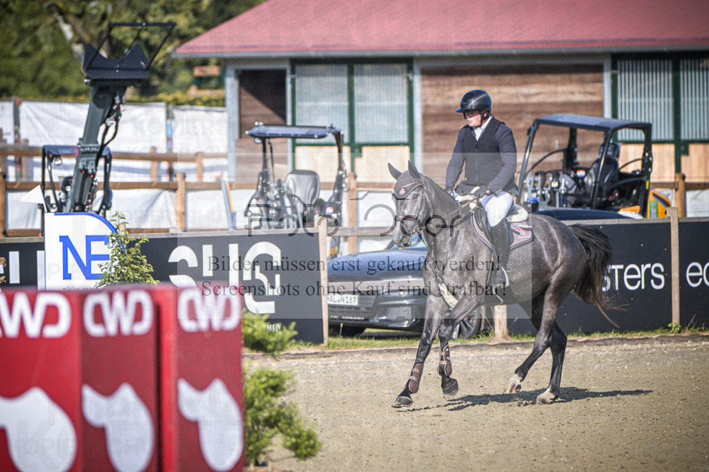 DOS_8837 | Entdecke hochwertige Reitturnierfotos von Foto Oger. Professionell, emotional und authentisch – jetzt Lieblingsmomente im Shop bestellen.Deutschlandweite Turnierfotografie. - Realisiert mit Pictrs.com
