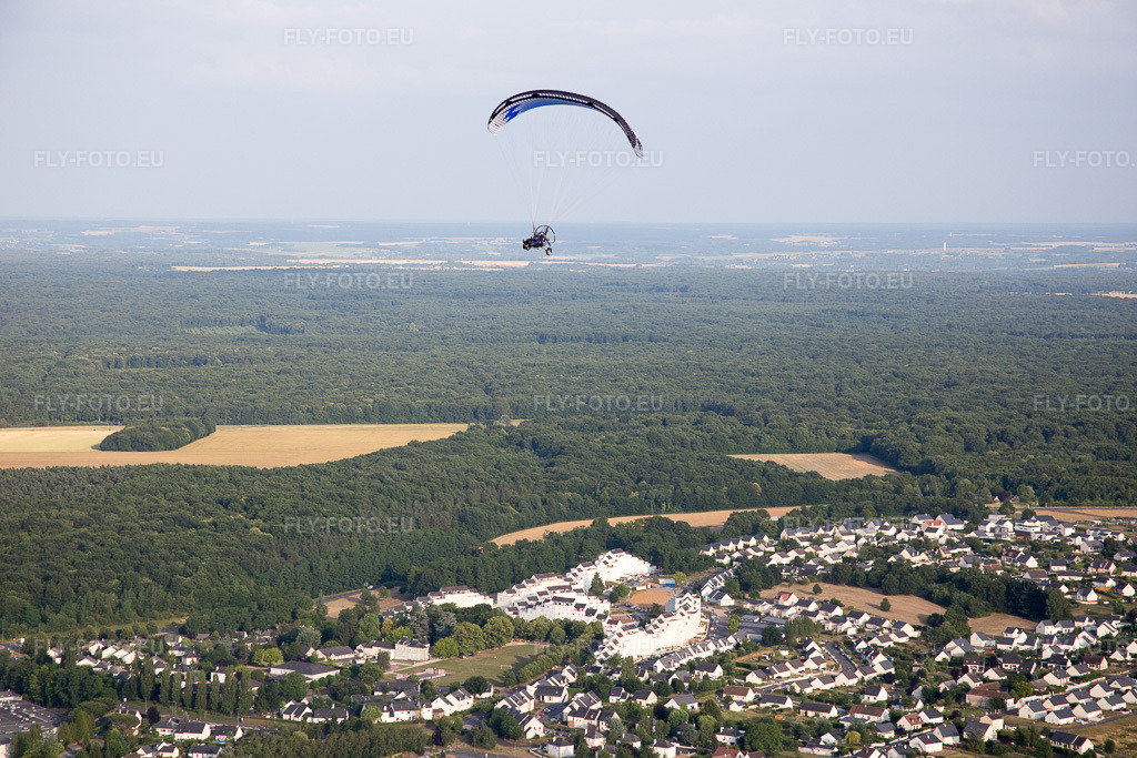 Vue aérienne: Vue de la ville à Amboise dans le département Indre et Loire, France. Photo: IMG_082401.jpg prise le 20/06/2015 par Werner Riehm/FLY-FOTO.eu – Résolution de l'original: 5472 x 3648 px