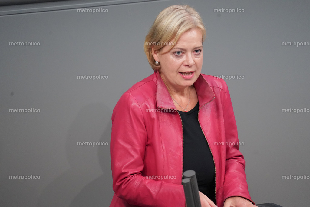 Gesine Lötzsch (7) | Metropolico