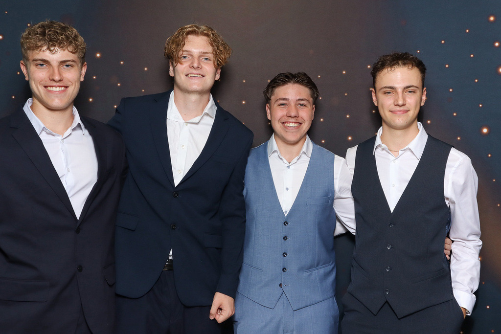 ZD260628112736-15 | Fotoshop von zweidimensional Fotografie. Ihr Fotograf im Aargau. Abzüge von Ihrem Fotobox Event bestellen.Abzüge von Ihrem Hochzeit bestellen.Abzüge von Ihrem Schulfotograf bestellen.