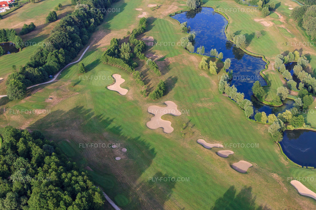 Aerial view: Ponds and greens at the Baden-Baden Golf Club Soufflenheim in Soufflenheim in the state Bas-Rhin, France. – Photo: IMG_30492.jpg taken on 07/09/2010 by Werner Riehm/FLY-FOTO.com – Resolution of the original: 4752 x 3168 px