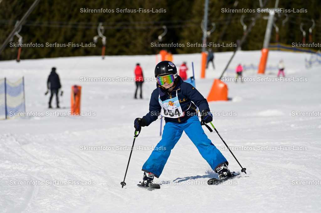 SRF_27.02.2026_760 | Skirennfotos,Serfaus,Fiss,Ladis,Kinderskirennen,Winter,Tirol,Oberland,skirace,SFL,feelfree,weil wir's genießen,ski,Ski,skifahren,Sonnenplateau, - Realisiert mit Pictrs.com