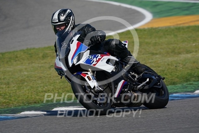 2022_05_09_PBK_26577 | Sportfotografie; SlowMotion; Video; Rennstrecke; Hafeneger; Speer; Racing; RSE; BMW; CBO; Trackday; Motorsportarena; Hockenheimring; Brno; Most; Barcelona; Valencia