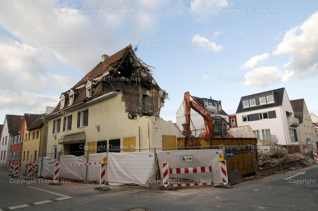 Bensheim_Kino_Abriss (4) | Karfreitagprozession in Bensheim Bild: Thomas Neu