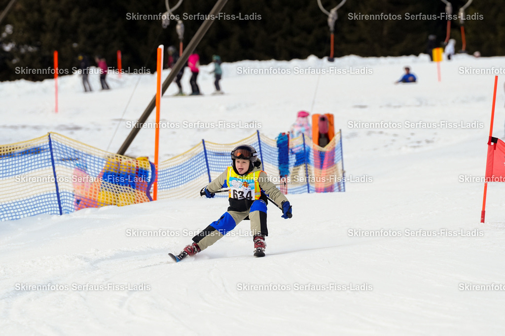SRF_02.01.2026_1113 | Skirennfotos,Serfaus,Fiss,Ladis,Kinderskirennen,Winter,Tirol,Oberland,skirace,SFL,feelfree,weil wir's genießen,ski,Ski,skifahren,Sonnenplateau, - Realisiert mit Pictrs.com