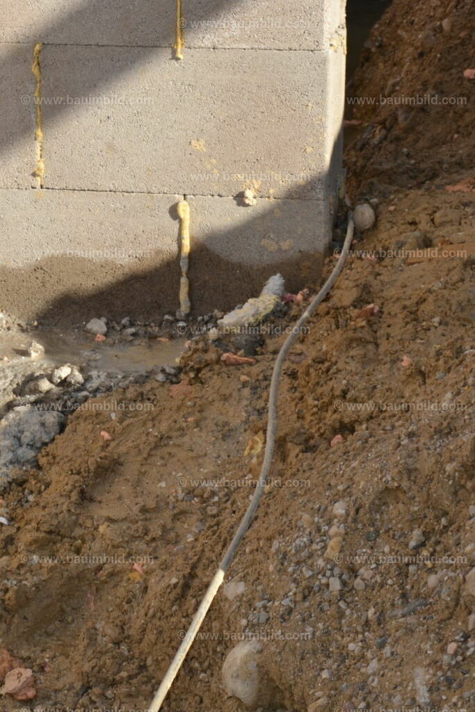 bib-lg17-elektroinstallation-0033 | Nach LV-Leistungsgruppen sortierte Detailfotos über den Bau eines Hauses. Alle Hausbau-Bilder direkt vom Urheber und Autor der Website Haus-Selber-Bauen.com