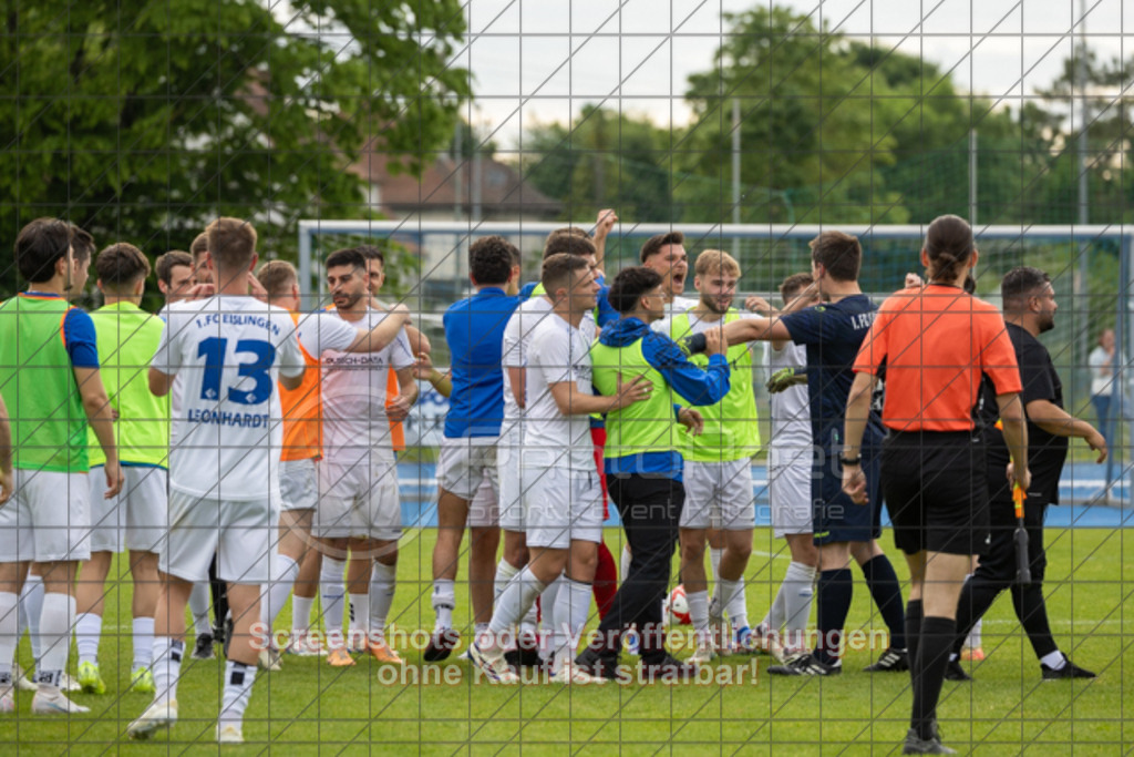 20250529_182550_0212 | #,  VfL Kirchheim (blau) vs. 1.FC Eislingen (weiß), Fußball, Bezirkspokal Finale - Bezirk Neckar/Fils, 2024/2025, Rasenplatz VfL Stadion Kirchheim, Jesinger Straße 105, 73230 Kirchheim, 29.05.2025 - 16:30 Uhr,Foto: PhotoPeet-Sportfotografie/Peter Harich