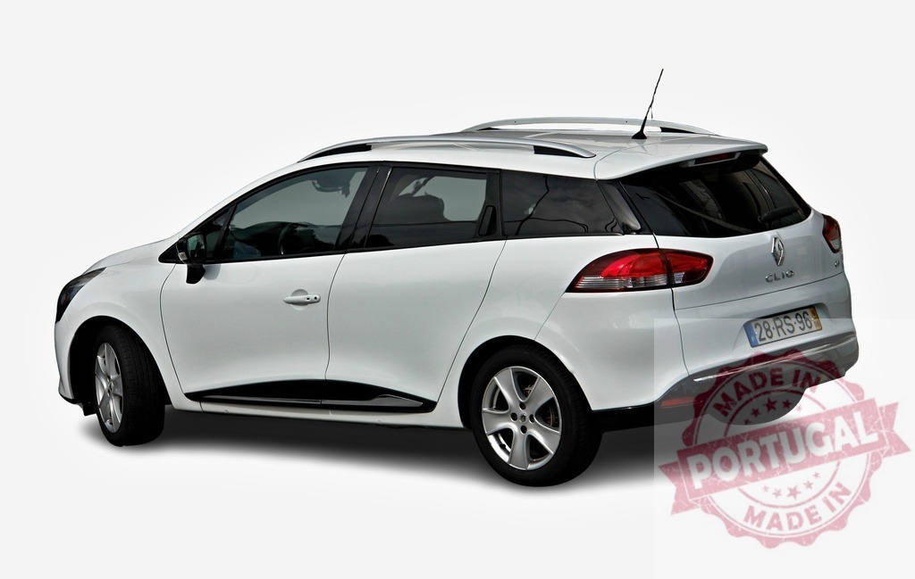 White Renault Clio Estate showing its rear side parked on a white background | White Renault Clio Estate parked on a white background, showing its rear side - Realisiert mit Pictrs.com