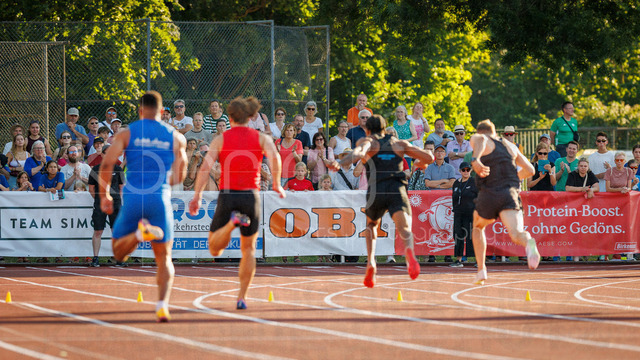 PUMA Fast Arms, Fast Legs; Wetzlar, 10.07.2026 | WETZLAR, GERMANY - JULY 10, 2026 :  Impressions - spectators viewing a 100m run during the athletics meeting PUMA Fast Arms, Fast Legs at Stadion Wetzlar on July 10, 2026 in Wetzlar, Germany.