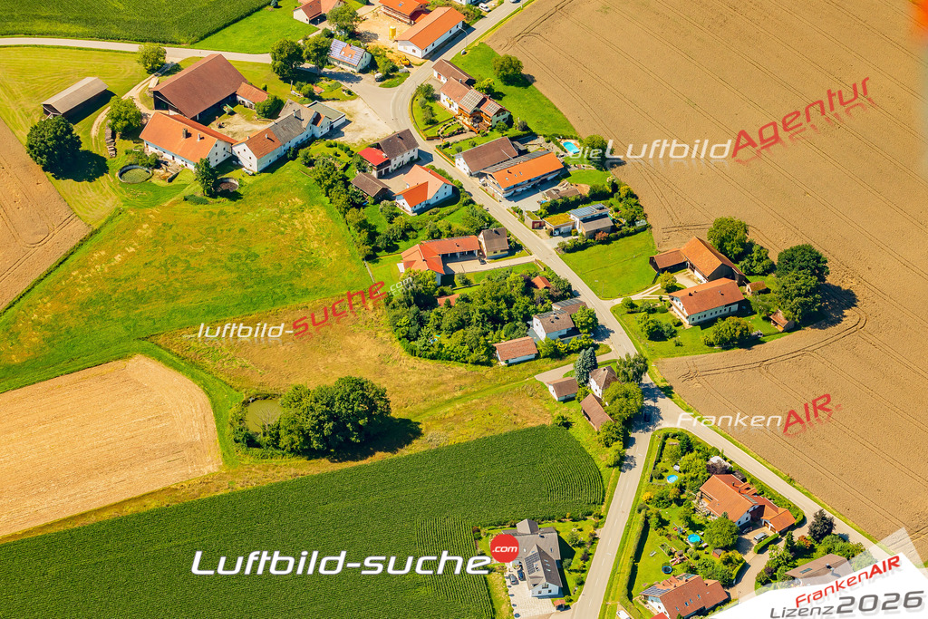 Geschenkidee Reichlkofen bei Adlkofen -Die Luftbildaufnahme wurde 2025 vom UL-Flugzeug heraus erstellt ( keine Drohne ) - Hochauflösende Luftaufnahme -Nicht vergleichbar mit Google Maps oder Satelittenbilder- Die Geschenkidee !Mit Lizenz und Bildrechte bestellbar