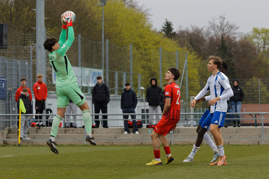 20260412-FCHS04_194 | 1.FC Heidenheim 1846 vs. FC Schalke 04, Fußball, U19, A-Junioren, NWL, U19-DFB-Nachwusliga, 2025/2026, 8. Spieltag, 12.04.2026 in Heidenheim, Walter-Birkhold-Jugendstadion (Foto: Michael Bulling) - Realisiert mit Pictrs.com