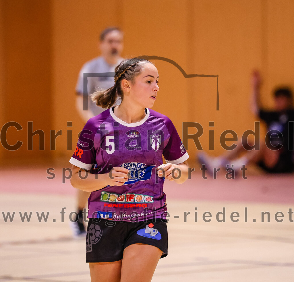 2024-11-24_068_SpVgg_Altenerding_gegen_HC_Donau-Paar_II | Erding, Deutschland, 24.11.2024:Handball, Bezirksoberliga Frauen Altbayern 2024 / 2024, 6. Spieltag, SpVgg Altenerding gegen HC Donau/Paar II, Endergebnis: 24:24Lena Prem (SpVgg Altenerding, #5)Foto: Christian Riedel / fotografie-riedel.net
